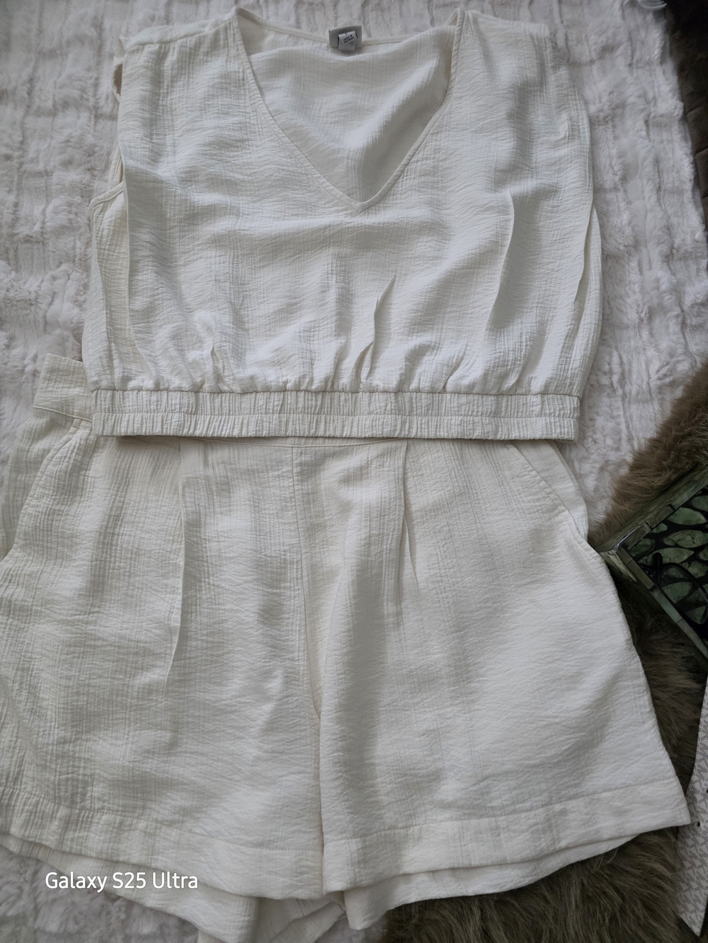 Lightweight Ivory V-Neck Short Set